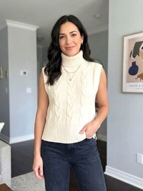 GAP Cream Cable-Knit Sleeveless Turtleneck Sweater - Size M